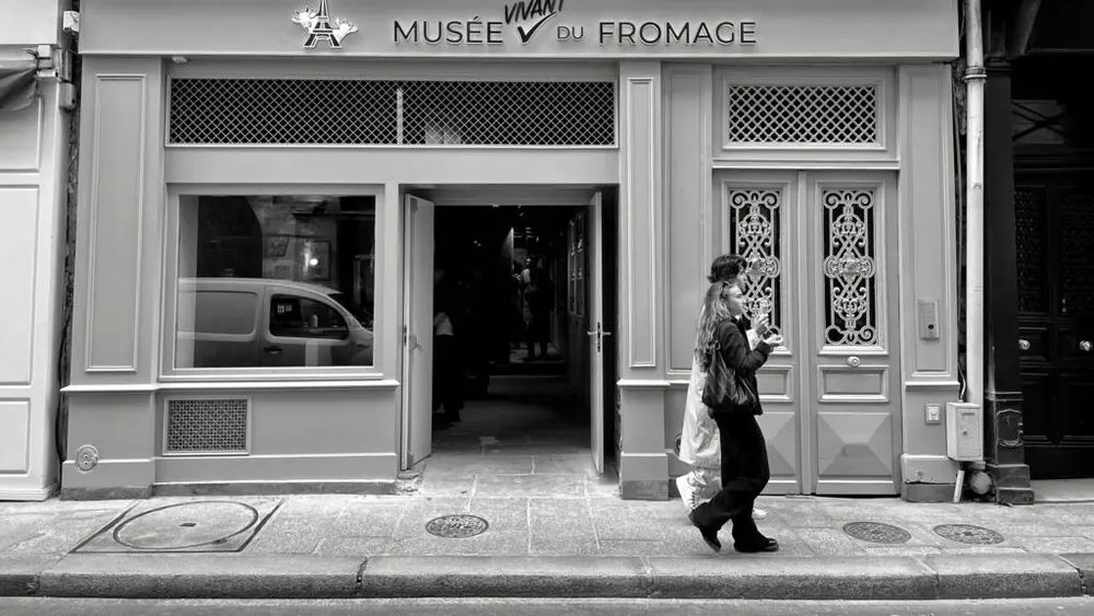 În caz de city break în program: La Paris s-a deschis de curând muzeul brâzeturilor, cu degustare