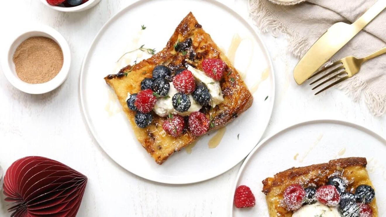 Idei de mic dejun în săptămâna de după Paște. Toast de cozonac și căpșuni, cu iaurt sau ricotta