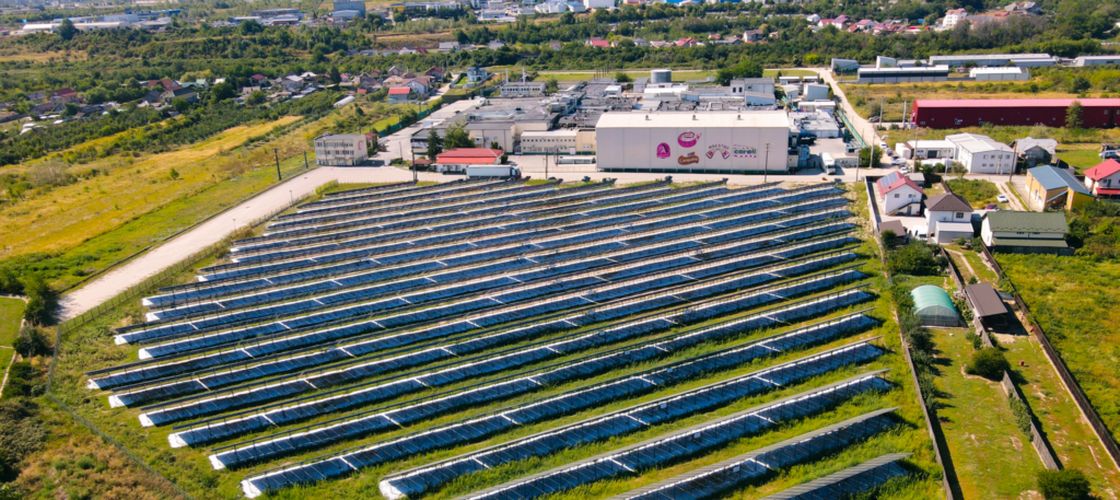 FOTO | Caroli Foods Group acoperă 23% din consumul de energie al fabricii din Pitești cu ajutorul unui parc fotovoltaic