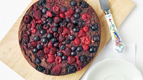 Ceva dulce | Prăjitură vegană cu ciocolată și fructe de pădure / Bucură-te de un desert sănătos, gata în mai puțin de o oră!