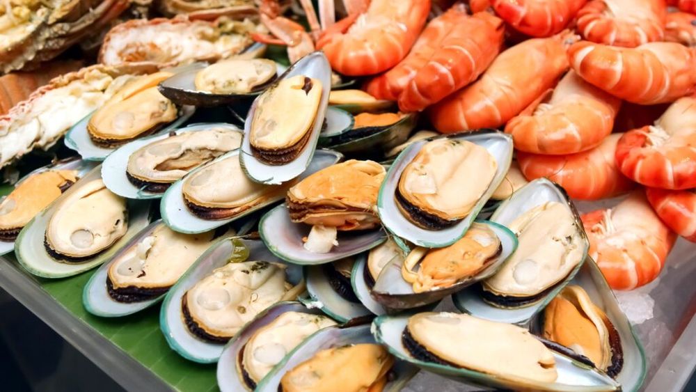 Noile măsuri tarifare impuse de Trump vor afecta, între altele, exportul fructelor de mare europene în SUA/ Bruxelles-ul asigură că va reacționa într-un mod „ferm” și „imediat” la primele taxe care vor intra în vigoare pe 12 martie