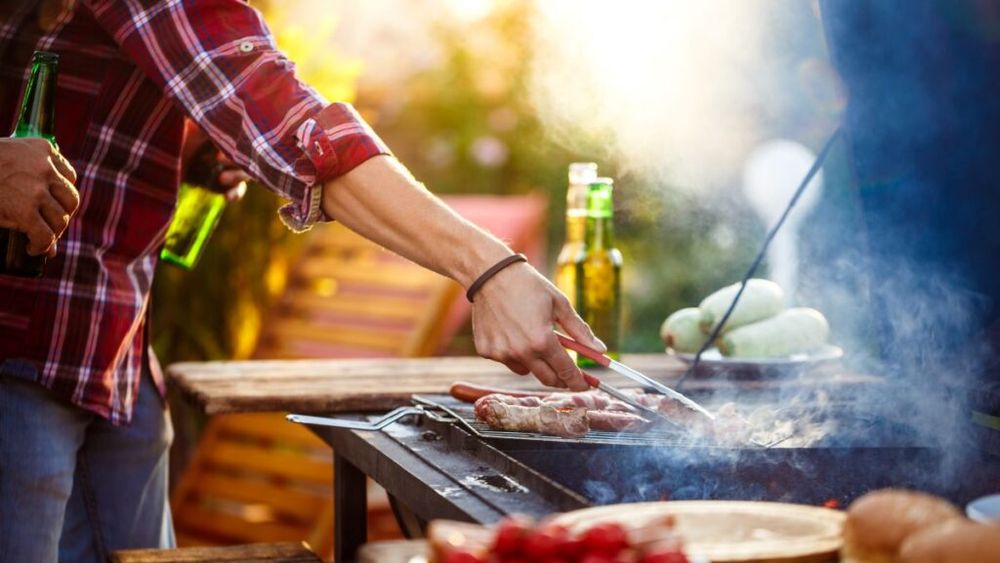 Pregătiri pentru grătar: Top 10 produse care nu trebuie să lipsească de pe lista de cumpărături / Nu uita gheața, cafeaua și desertul