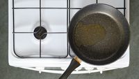 Producătorul tigăilor Tefal, somat să renunțe la „substanțele chimice eterne” din vasele antiaderente / Ce reproșează organizațiile de mediu