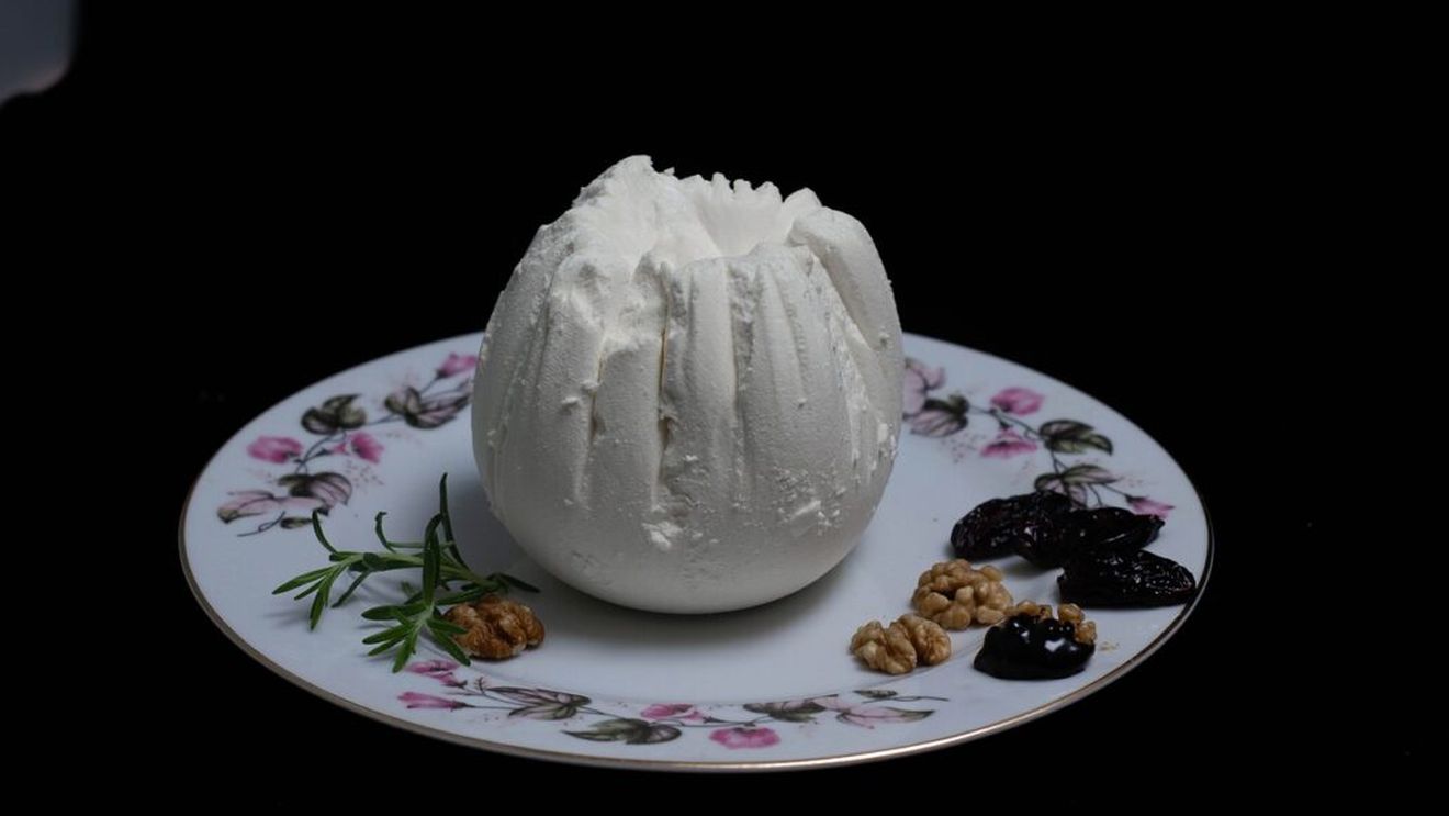 Ce este mascarpone și care este istoria ei. Cum o poți prepara rapid la tine acasă din două ingrediente pe care le ai în frigider