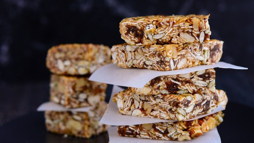 Terci de ovăz copt cu banane și ciocolată / Este o alternativă sănătoasă la banana bread, dar cu o textură cremoasă, care poate fi servită simplă sau cu iaurt