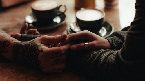 Traderii şi procesatorii de cafea îşi reduc achiziţiile la minimum din cauza creşterii puternice a preţurilor