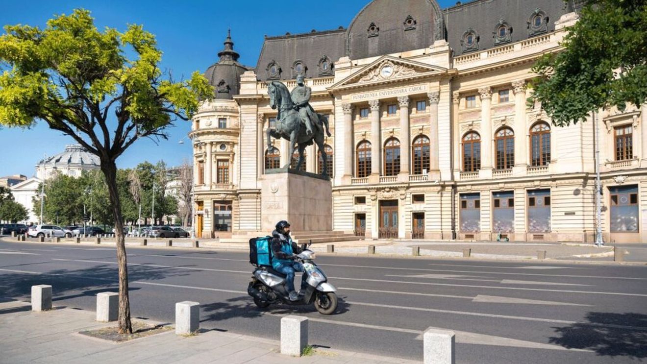 Românii își schimbă obiceiurile de Black Friday, optând pentru cumpărături mai inteligente și mai bine planificate, arată datele unei companii de delivery