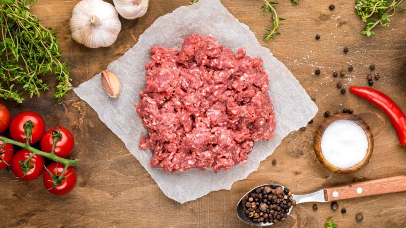 Motive pentru care nu ar trebui să consumi carne crudă/Programul de testare din Germania care analizează carnea crudă pentru consum a descoperit Salmonela și mai mulți agenți patogeni în probele prelevate