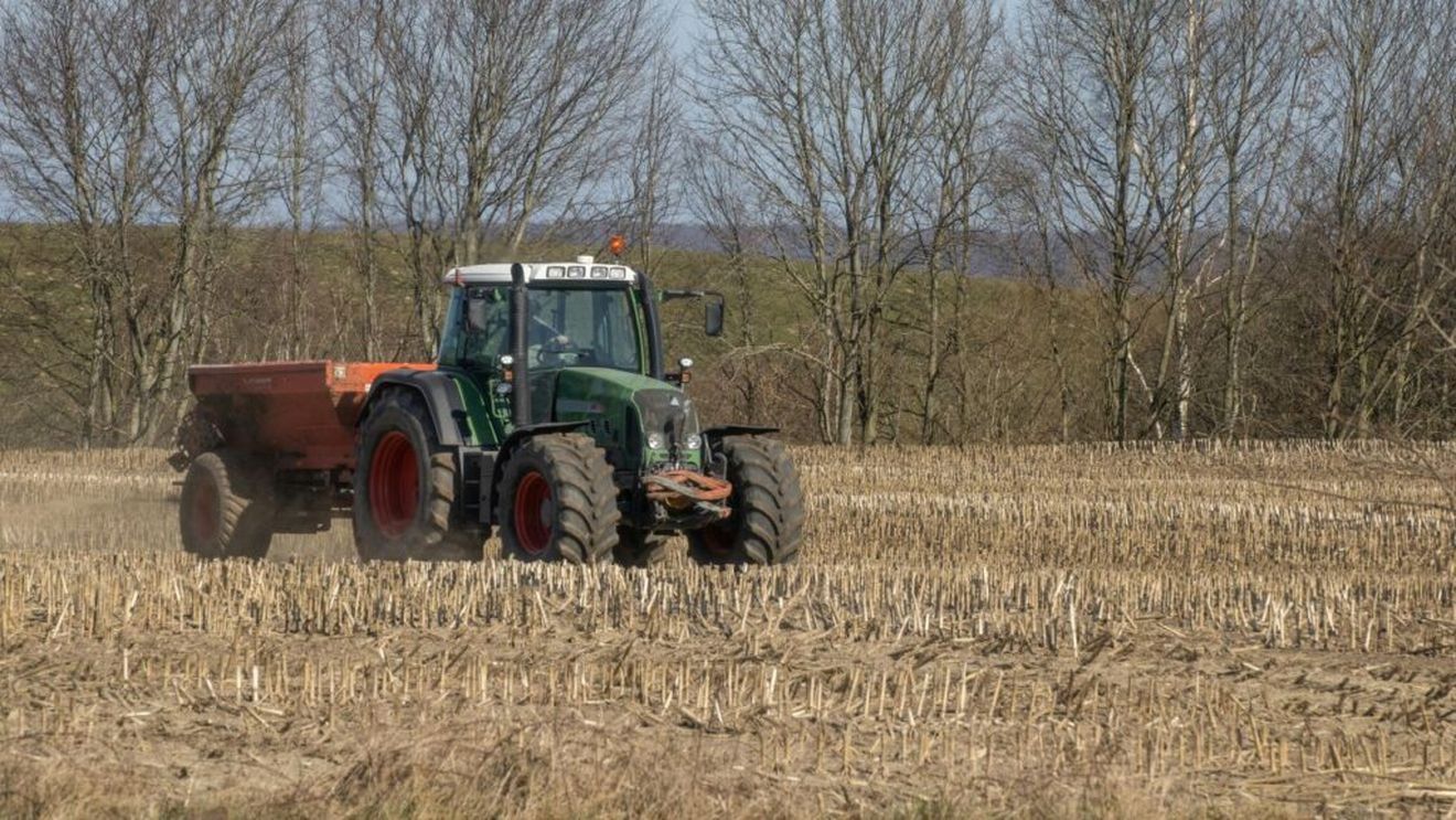 Peste 52.000 de hectare de teren arabil din Vrancea au fost însămânţate cu culturi de toamnă