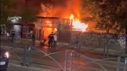 Incendiu puternic la un restaurant din București / Șapte persoane au fost evacuate din cauza fumului