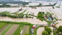Inundații catastrofale în bazinul legumicol de la Glodeanu Sărat după un potop de doar 15 minute
