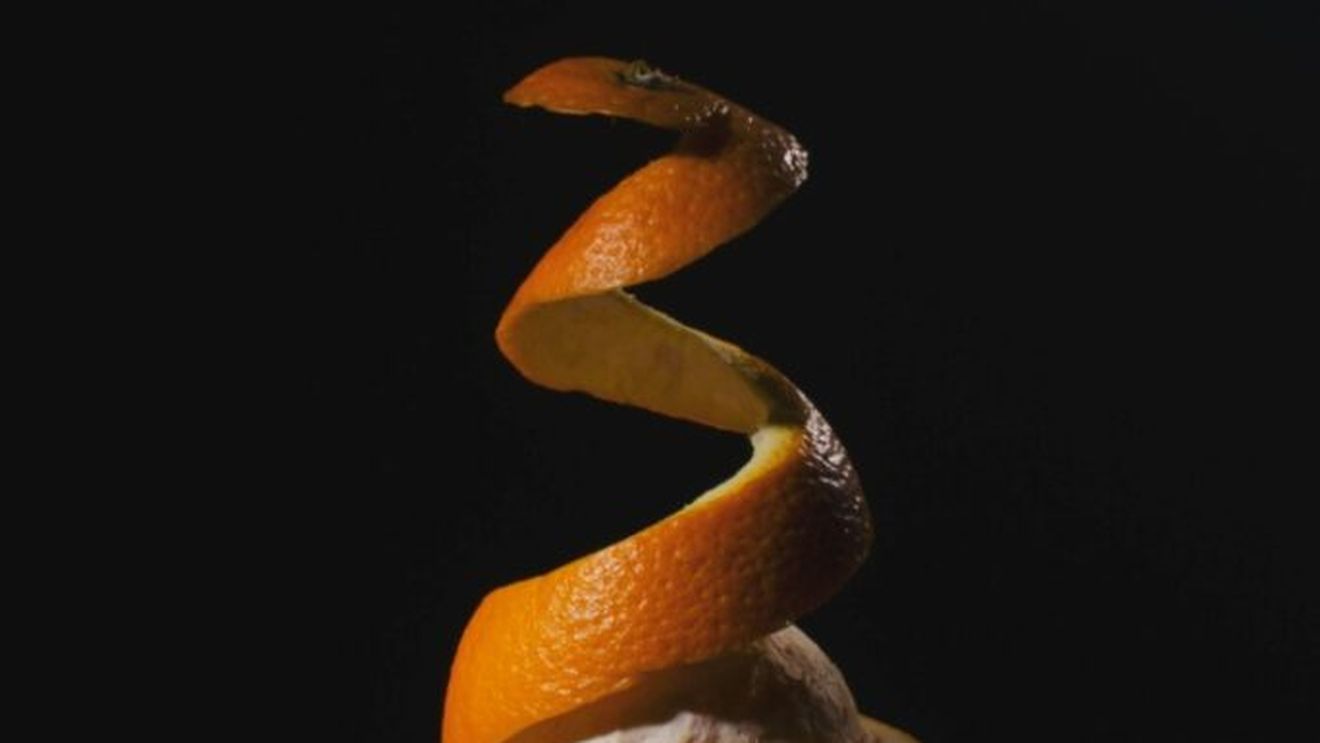 Nu le mai aruncați! Iată ce efecte terapeutice au cojile de portocală/Sunt de ajutor în tratarea bronșitei și ajută la mahmureală