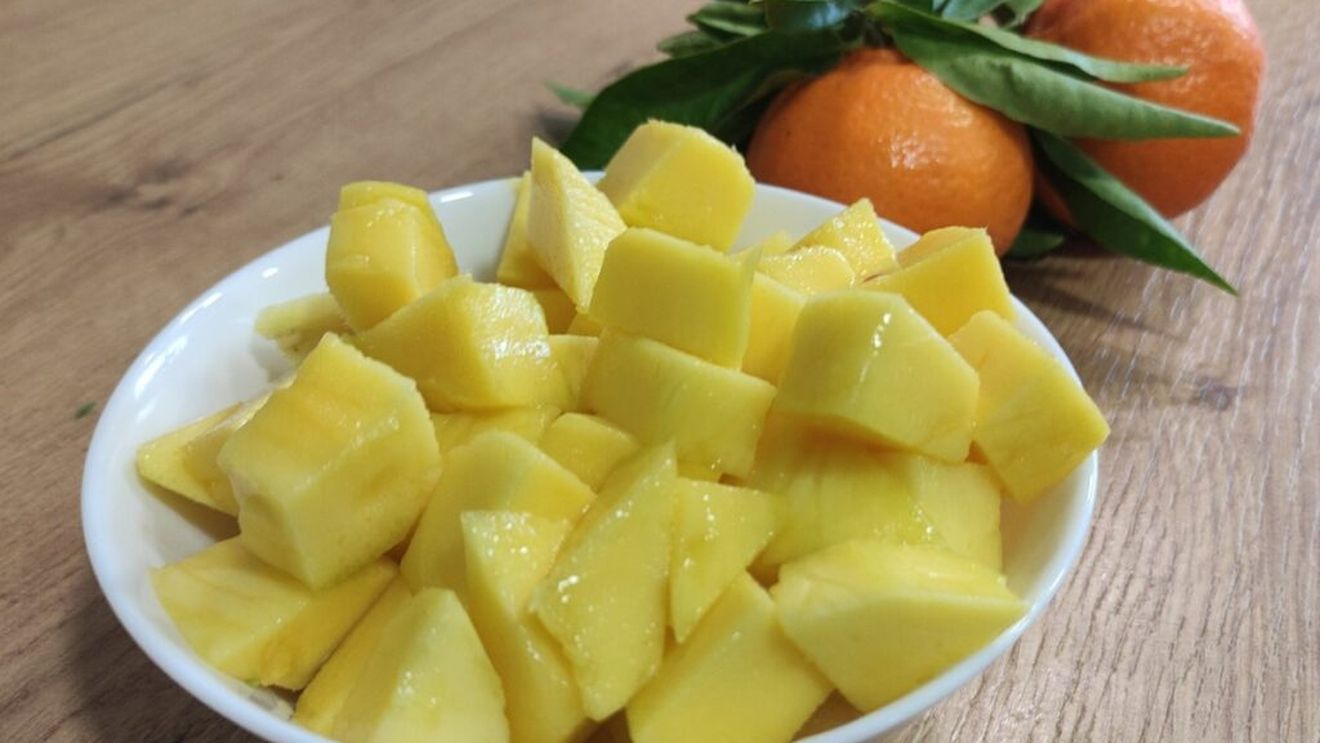 ABC în bucătărie: Cum să cureți și să tai un fruct de mango/ Ai trei variante foarte simple