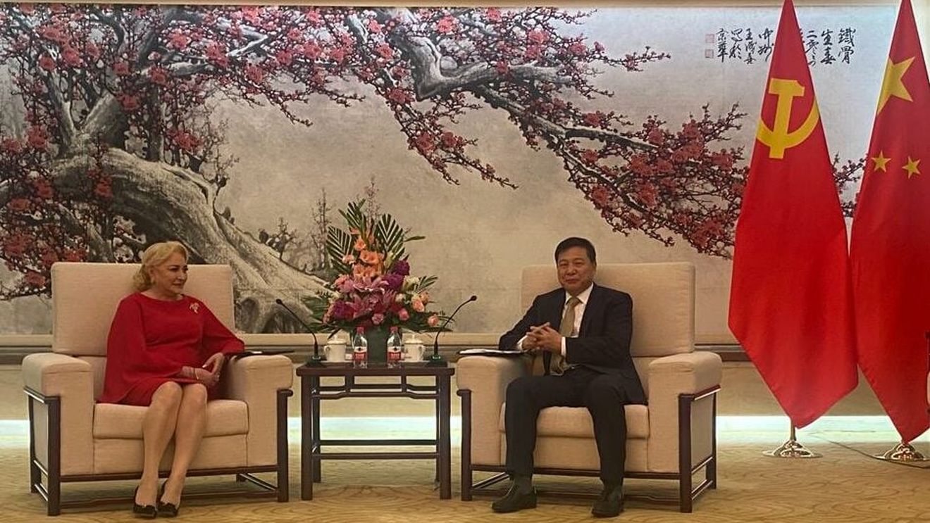 Cum a ajuns Viorica Dăncilă să gătească colțunași la Ambasada Chinei / Legăturile politice și de afaceri ale lui Adrian Năstase și Viorica Dăncilă cu regimul dictatorial de la Beijing 