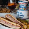 Sandvișul cubanez împarte Florida în două / Tampa și Miami își dispută originea celebrului preparat / Salamul și pâinea sunt miza unei rivalități vechi