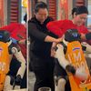 VIDEO | Robot scăpat de sub control într-un restaurant din California, tras afară de angajați după ce a distrus farfurii și tacâmuri
