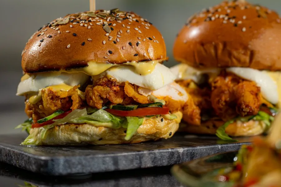 Burger marca Alex Cirtu