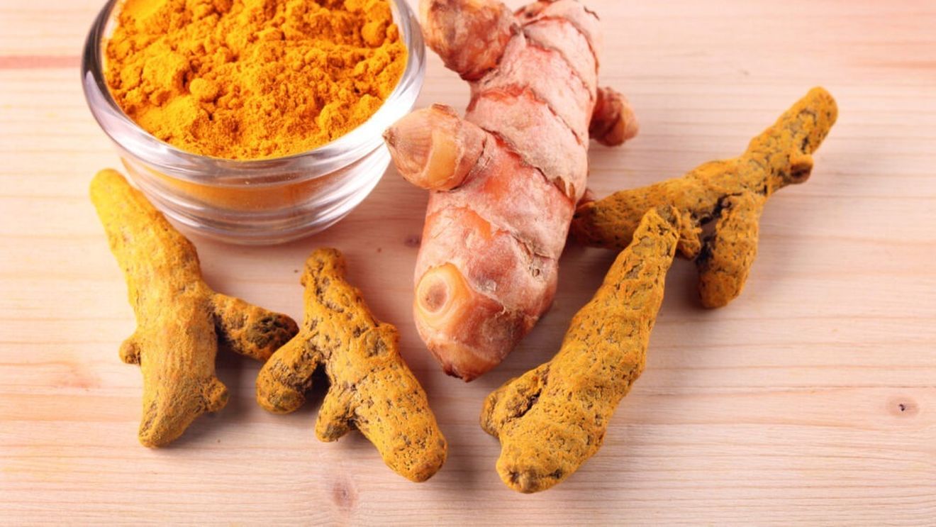 Ce se întâmplă cu corpul tău dacă mănânci turmeric în mod regulat / Aduce o serie de beneficii pentru sănătate, dar în unele cazuri poate face și rău  