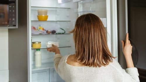 Alimente la care ar trebui să renunți: Iaurtul aromat, ketckup-ul și pizza congelată nu aduc niciun beneficiu organismului tău