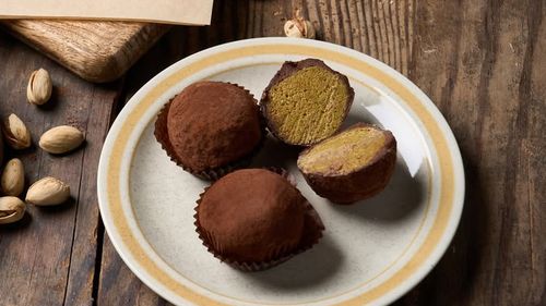 Trufele inspirate din moda lansată de „ciocolata Dubai”, la mare căutare în Coreea de Sud / „Chiar dacă nu eşti interesat la început, odată ce auzi că toată lumea mănâncă aşa ceva, începi să te întrebi cât sunt de bune”