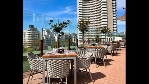 FOTO | Bucureștiul văzut de sus: 7 rooftop-uri unde merită să ieși în serile de vară