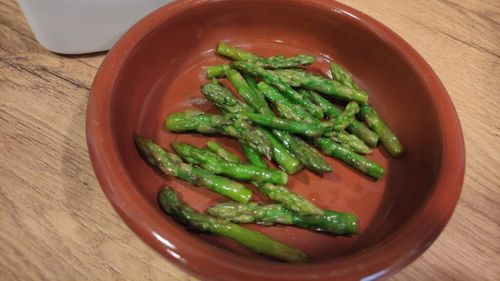 ABC în bucătărie/ Rețetele Juanitei: Cum să prepari sparanghelul ca să rămână crocant și verde (VIDEO)