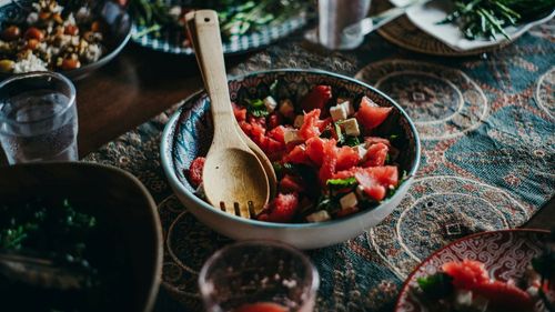 Cum te ajută dieta mediteraneeană în zilele fierbinți de vară. Idei, sfaturi și soluții pentru un meniu echilibrat, gustos și plin de beneficii