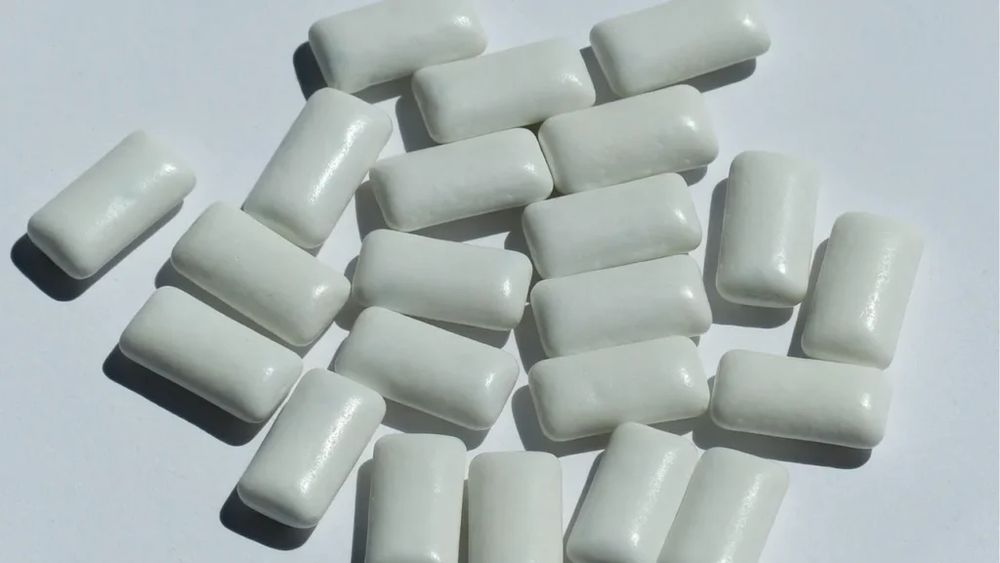 Guma de mestecat care detectează gripa, o posibilă alternativă la testul nazal/ Eliberează o aromă specifică atunci când intră în contact cu virusul gripal