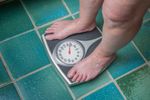 De ce ne îngrășăm după 40 de ani. Un expert în nutriție metabolică demontează mitul metabolismului care „încetinește” la vârsta mijlocie