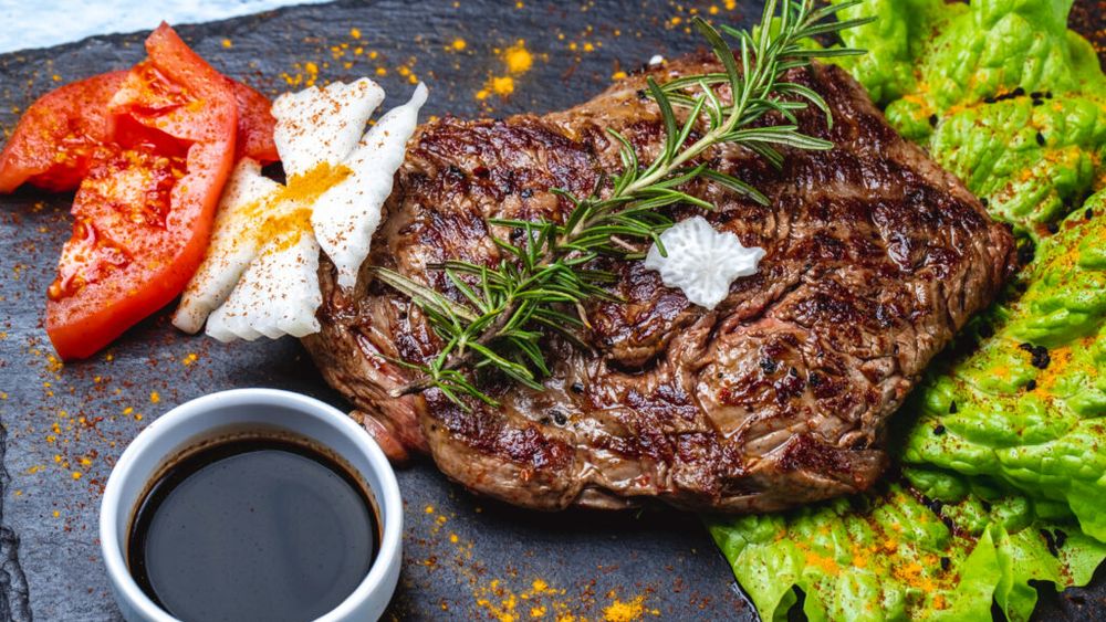 Friptura „contra” durerilor menstruale a devenit virală pe TikTok, dar dovezile lipsesc / Ce spun experții și care este, de fapt, legătura reală