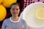 Apa caldă cu lămâie: mit sau adevăr? Ajută cu adevărat la slăbit? Tania Fântână (nutriționist): „Grăsimea corporală nu se topește de la un ingredient special”