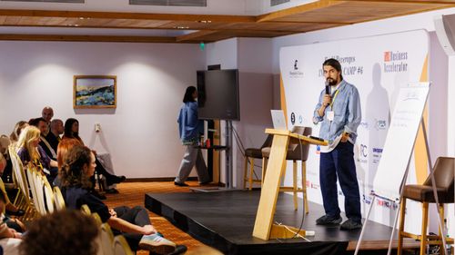 Chef Alex Petricean: „România pierde talente în HoReCa din cauza lipsei educației profesionale” / „Sunt oameni care ajung pe piața muncii fără să cunoască lucruri simple. Asta înseamnă că nu au fost învățați nici la școală, nici în organizațiile în care au lucrat înainte