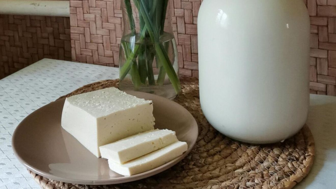 Lactatele favorizează mucusul și tusea? / Alergologii și specialiștii în imunologie spun că doar persoanele cu alergii au astfel de probleme după ce mănâncă lactate