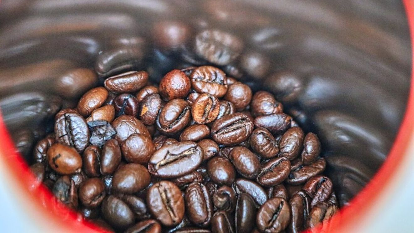 Preţul cafelei robusta a atins un nou maxim istoric pe fondul înmulţirii îngrijorărilor cu privire la ofertă / Soiul, mai ieftin, este utilizat pentru a produce cafeaua instant