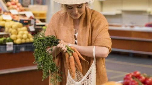 Campanie Slow Food: 7 acțiuni cotidiene legate de alimentație care pot ajuta clima. Pentru un kilogram de carne produs în sistem intensiv se consumă în total peste 15.000 l apă