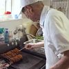 La 84 și 92 de ani, acești brutari nu au de gând să se pensioneze și lucrează peste 12 ore pe zi: „Dacă nu aș face nimic, pur și simplu m-aș ofili”