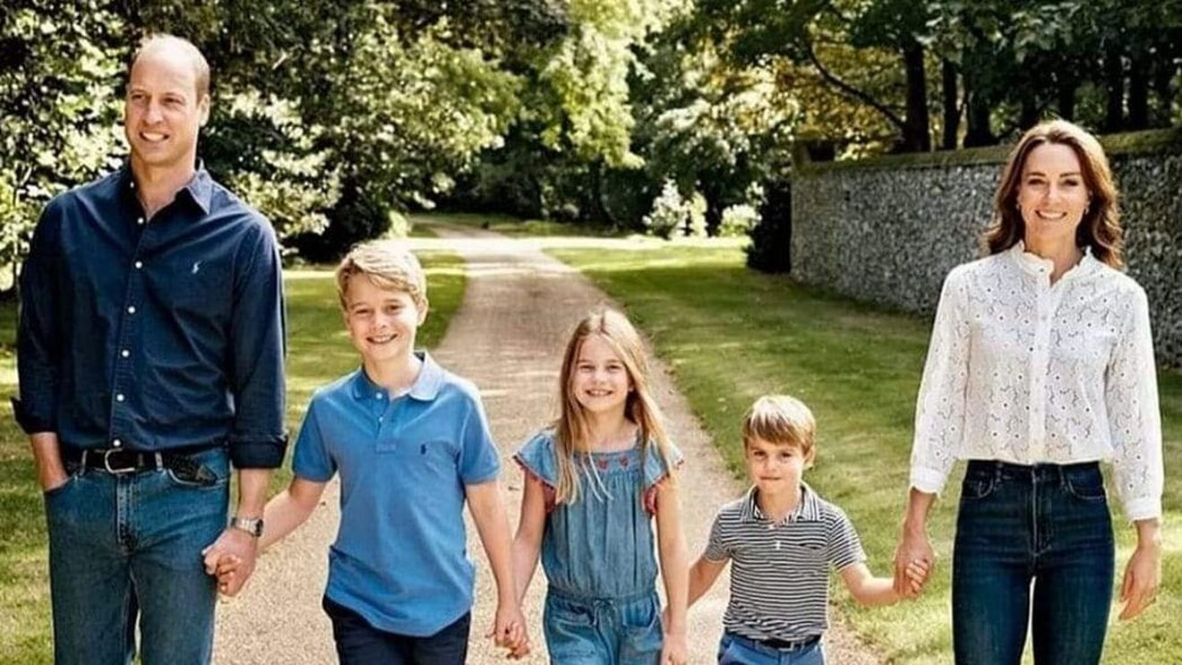 Familia regală, pe litoral/Răsfățul secret cu fish and chips al Prințesei Kate pentru copiii ei, George, Charlotte și Louis