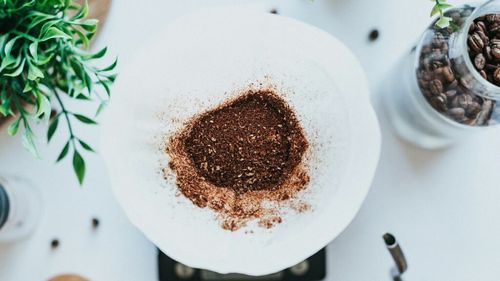 STUDIU: Zațul de cafea ar putea fi răspunsul la contaminarea agriculturii cu un erbicid utilizat frecvent / Se estimează că șase milioane de tone de zaț sunt aruncate anual