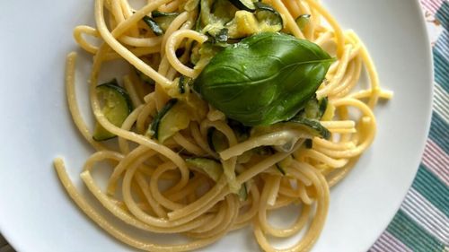 Paste cu dovlecei în stil italian/Rețeta ușoară, răcoroasă de vară, cu busuioc și lămâie