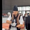 VIDEO | Cum a intrat Chef Vasilică Bejenaru în arena bucătarilor de la Bocuse d’Or / A purtat cu vestă tradițională și căciulă din blană de oaie