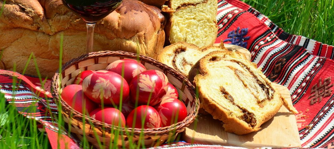 O comunitate aproape dispărută și ritualurile ei de Paște: Povestea țipțerilor din Vișeu de Sus / De pe masa nu lipseau șunca fiartă, ouăle vopsite în coji de ceapă și Paska