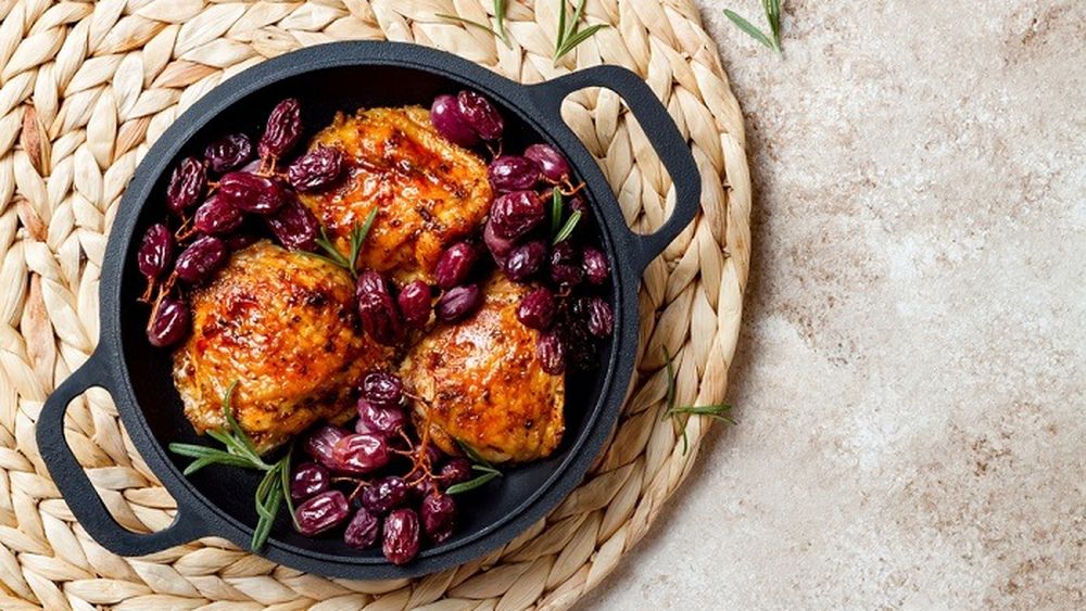5 rețete delicioase, dar și surprinzătoare, pe bază de struguri: de la fripturi aromate la tartă dulce