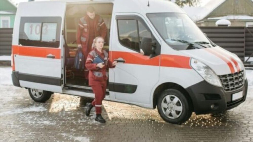 Bărbat în stop cardio-respirator, după ce s-a înecat cu o bucată de măr. Cum trebuie să acționezi în astfel de situații