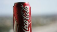Satul în care apa este o amenințare, iar Coca-Cola beau până și bebelușii/ Cum a ajuns sucul mai ieftin și mai sigur decât apa de la robinet