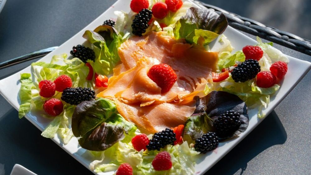 14 alimente ce ar putea ajuta la prevenirea cancerului mamar/ Dacă le consumi zilnic pot reduce stresul oxidativ, inflamația și creșterea celulelor canceroase