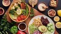 Două tipuri de alimente pe care ar trebui să le consumi mai des pentru a reduce inflamația / Ce au descoperit cercetătorii