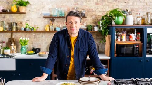 Lecție de viață de la Jamie Oliver. Mărturisește că fiul său trebuie să lupte singur cu obstacolele, ca să învețe să aprecieze rezultatele obținute