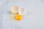 Albuș sau ou întreg? Ce spun nutriționiștii despre una dintre cele mai populare dileme alimentare