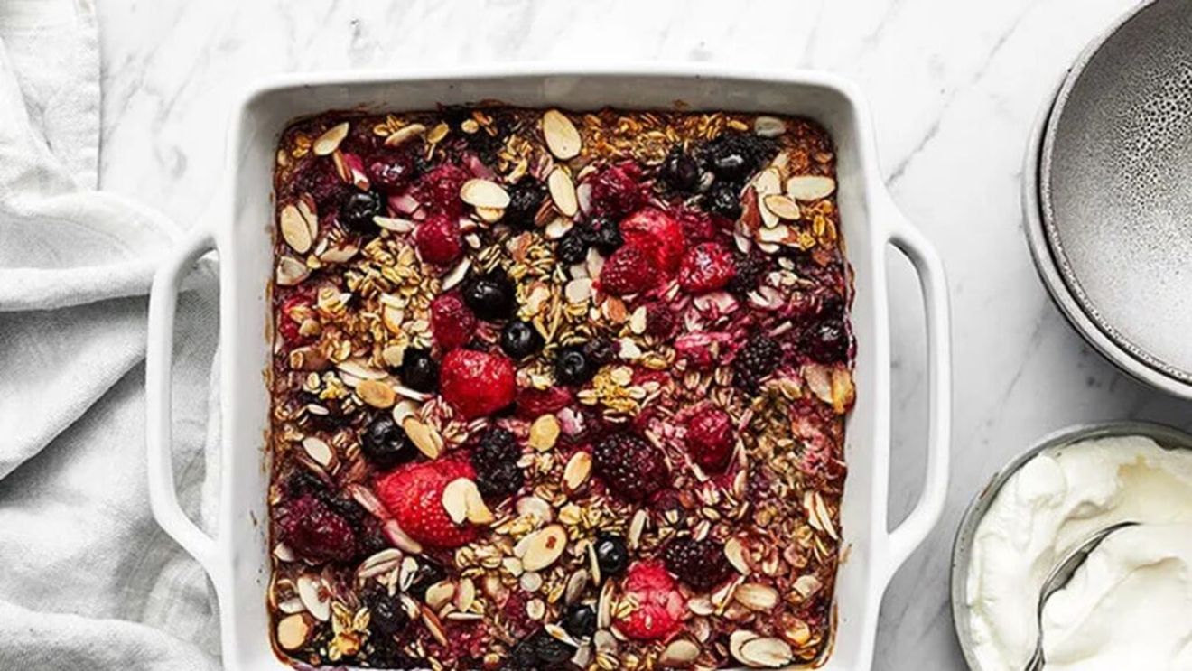 Terci de ovăz la cuptor cu fructe de pădure/Un mic dejun delicios și sățios