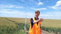 VIDEO | Cum a obținut fermierul Marcello Daniliuc o rapiță spectaculoasă într-un an dificil: „La 72 cm între rânduri, nu aș depăși 25 de plante/mp”